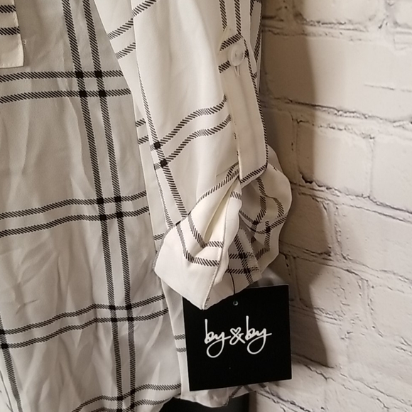 By & By Grid Print Button Front Blouse White and Black Oversized Size XS - Picture 4 of 9